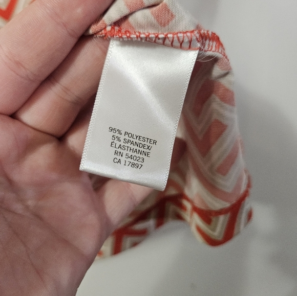 Banana republic Chevron Patterned tank top blouse! - Picture 3 of 5